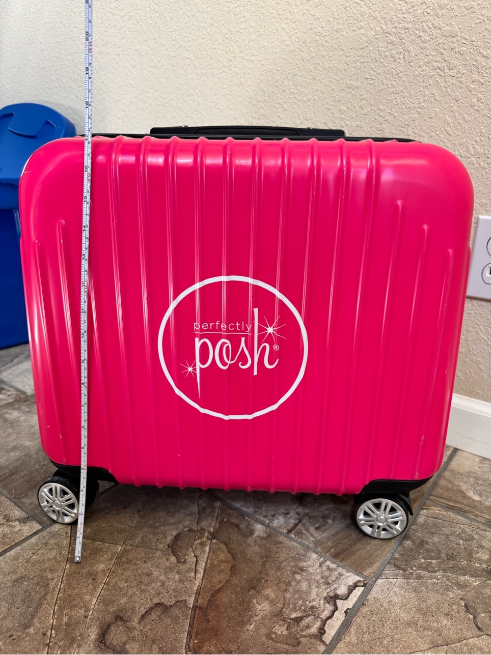 NWT Perfectly Posh Pink Rolling Suitcase/Organizer Carry-On Accordion Interior